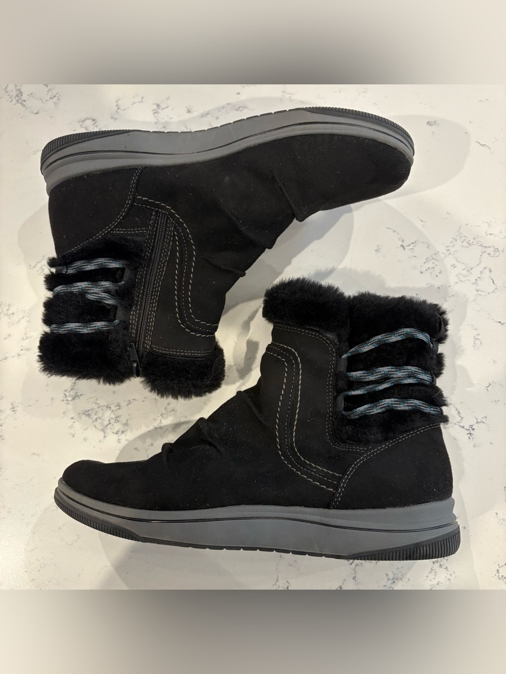 Clarks Cloudsteppers Breeze Cozy Black Winter Ankle Boots
Faux Fur Womens 9W